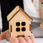 O corretor de imóveis pode usar um nome fantasia