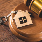 Vantagens e desvantagens de comprar um imóvel em Leilão