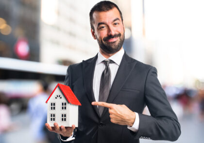 Corretor de imóveis atua como um profissional liberal